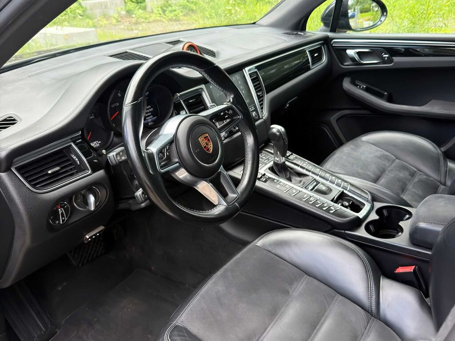 Porsche Macan      2017