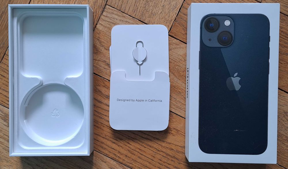Puste opakowanie po iPhone 13 mini