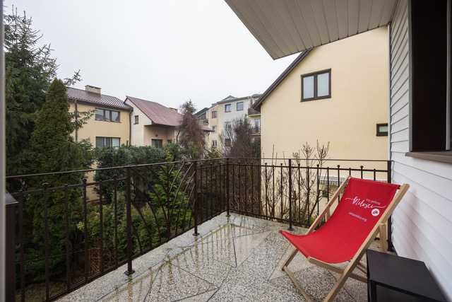 Bezpośredni najem - 2 pokoje w domu obok metra (3 min. piechotą).