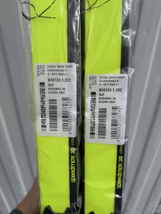 Класичні лижі Fisher нові
