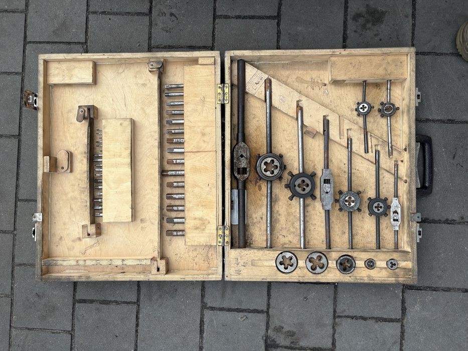Fabryka wyrobów precyzyjnych VIS C-5a zestaw gwintowników i narzynek