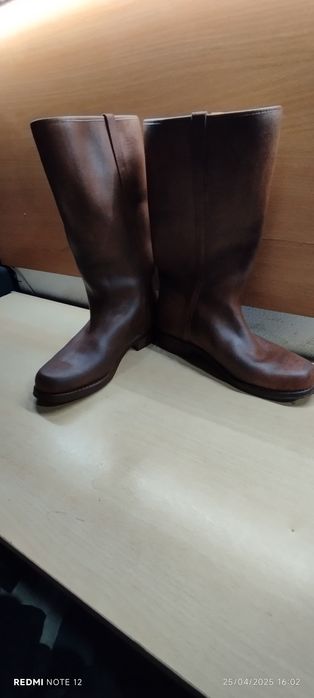 Botas de couro de cano médio