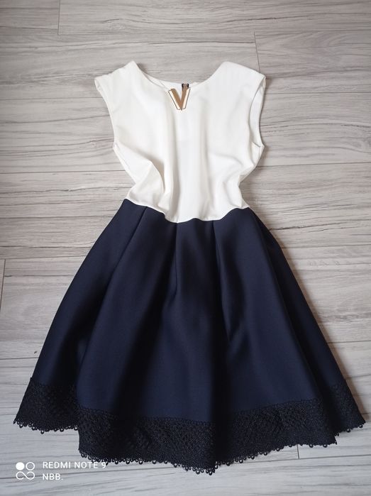 Śliczna sukienka rozm S/M , stan bardzo dobry !