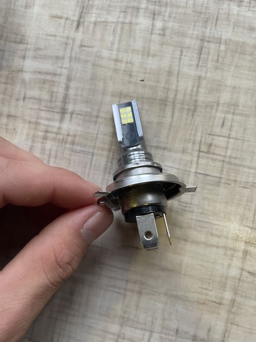 Лед лампочки Н4. Дві