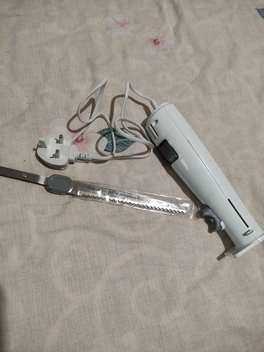 Електричний ніж.