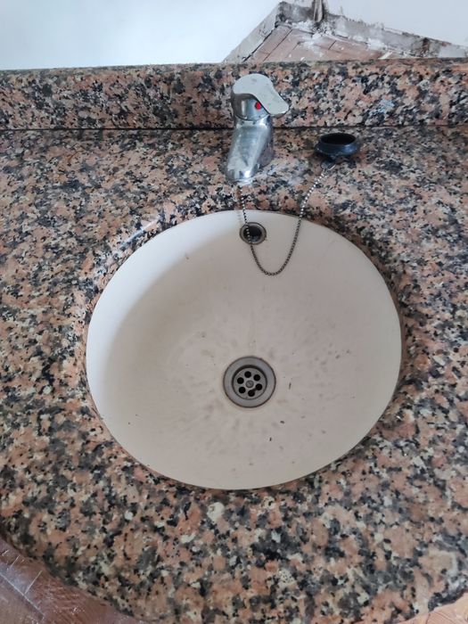 Móvel WC com pedra
