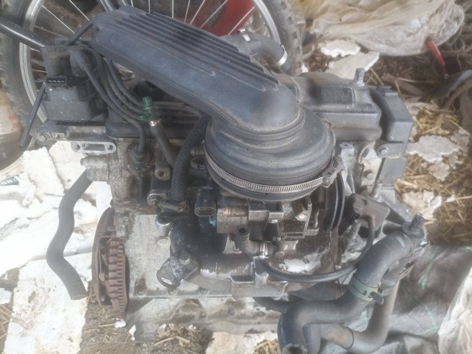 Vendo motor Peugeot 106 a gasolina completo com alternador e embreagem preveniente de viatura com poucos km acidentada de traseira.