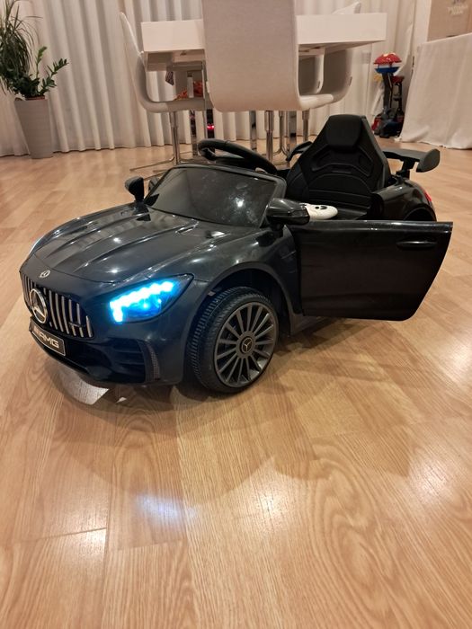 Mercedes-AMG GT Ride-on 12V - Preto - Excelente Estado - Portas Abrir + Luzes LED + Rádio/Música Mp3