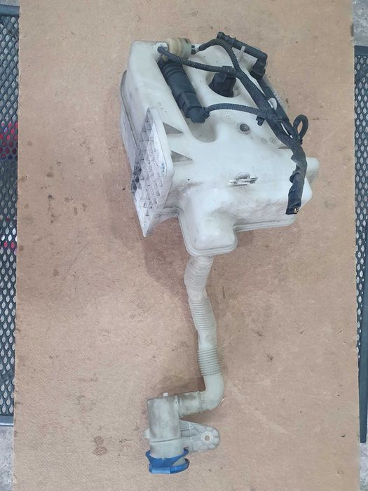 Zbiorniczek pompka spryskiwaczy Vw Touran 04 rok Xenon spryski lamp