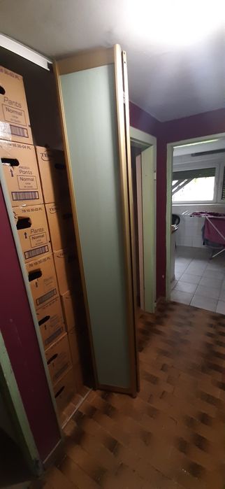 Drzwi przesuwane, wnękowe, harmonijkowe.