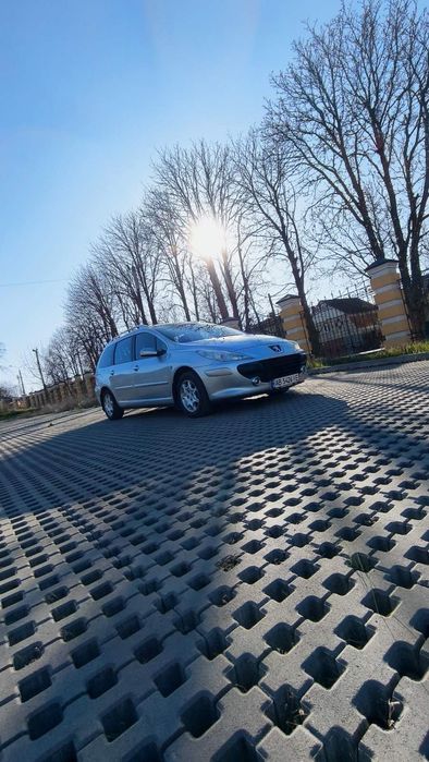 Автомобіль Peugeot