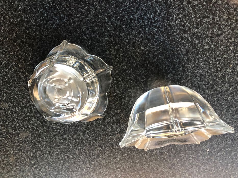 Castiçais de cristal em forma de flor