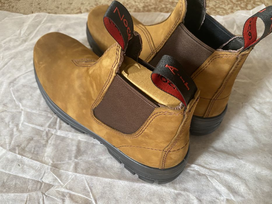 Нові ботинки-челсі Blundstone
