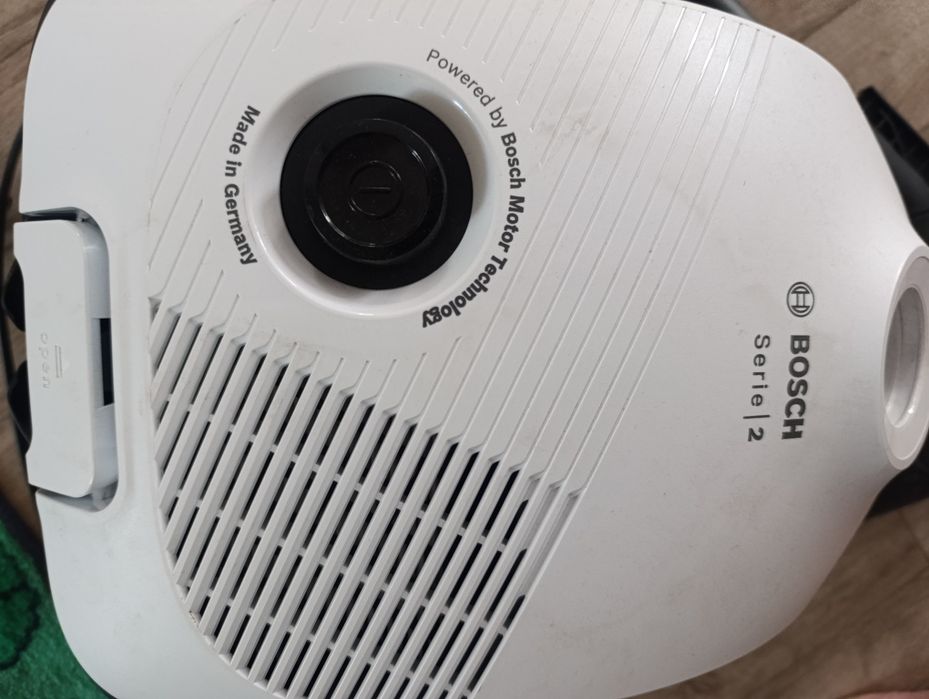 Пилосос Bosch BGLS 2WH1H