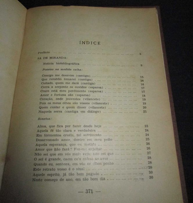 Livro Poetas Líricos do Século XVI João de Almeida Lucas