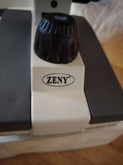 Mikroskop firmy ZENY