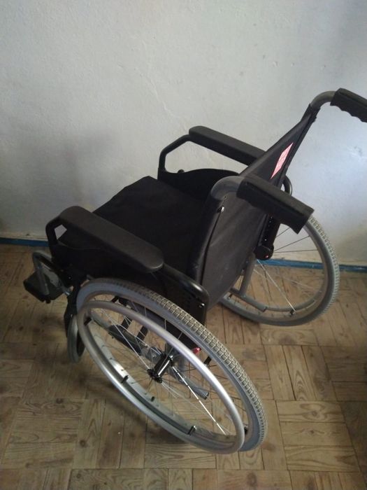 Cadeira de rodas semi-nova