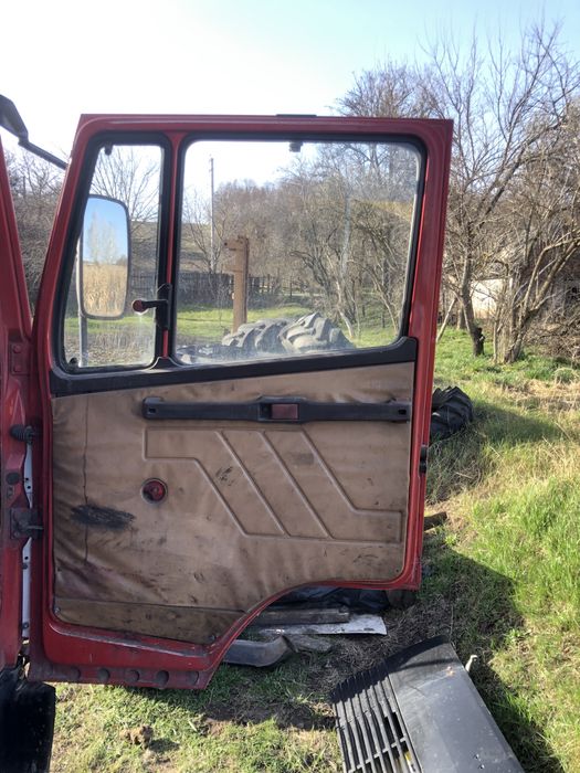 Дверь кабины Mersedes-Benz 1320