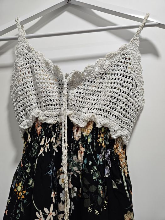 Vestido preto renda no peito