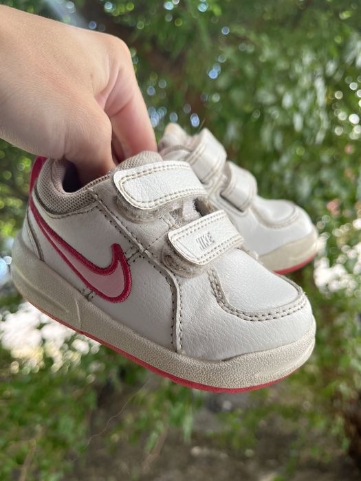 Кеди та кросівки на хлопчика чи дівчинку