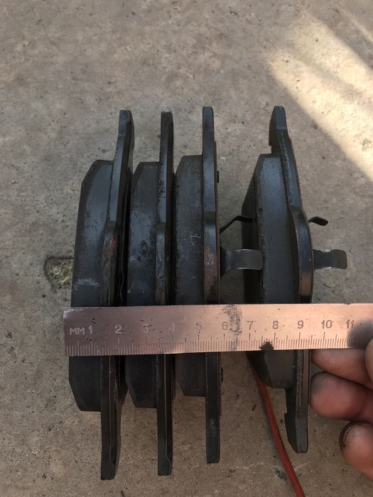 Тормозные колодки передние  AUDI A6C6