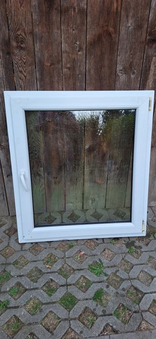 Okno PVC białe używane 95 × 110 cm rozwierno-uchylne