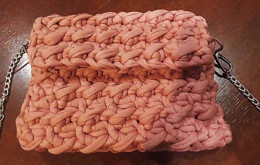 Mala de trapilho feita à mão