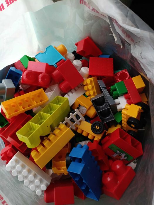 ЛОТ 3,5 кг - конструктор типа лего дупло - большие детали