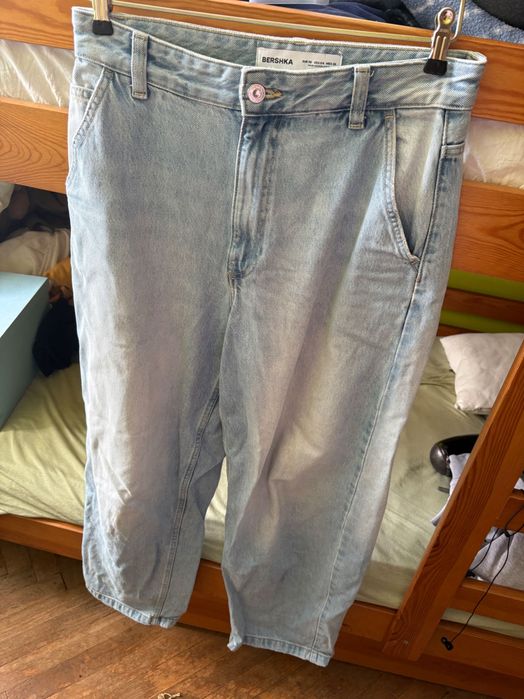 Jeansy błękitne  Bershka