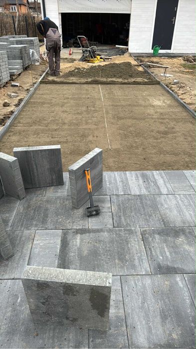 Układanie  kostki brukowej