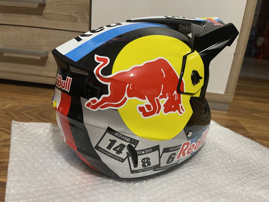 Kask redbull z goglami nowy