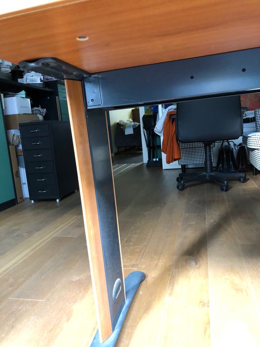 Efektowne i funkcjonalne biurko