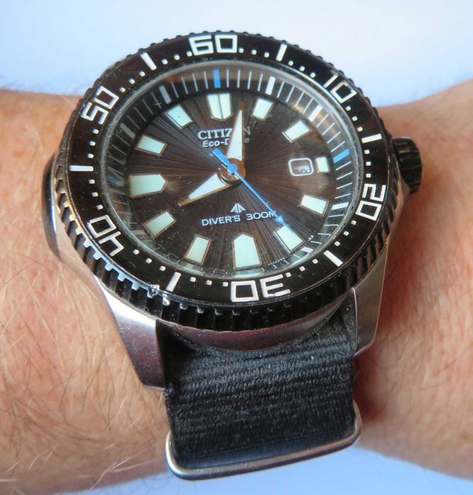 Zegarek diver Citizen pierścień podwyższony  wr 300
