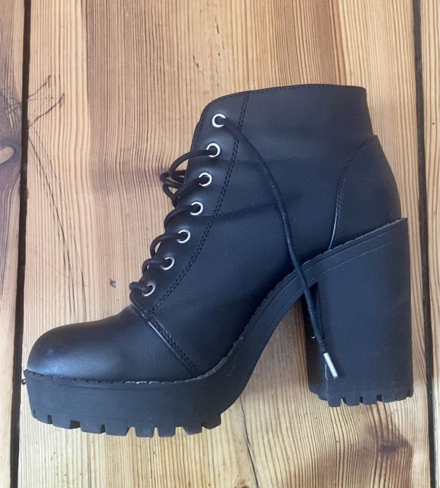 Buty na obcasie H&M Divided