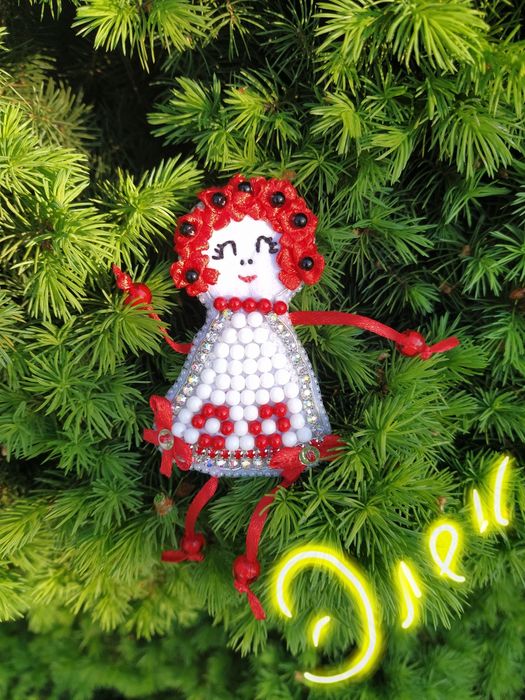 Брошь в украинском стиле