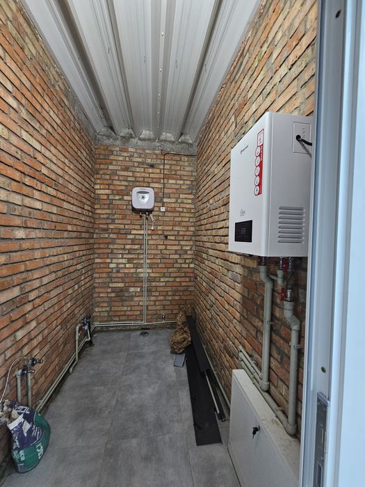 Комерція , аптека , торгова площа, офіс тощо