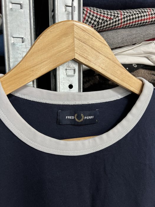Футболка Fred Perry на лампасах