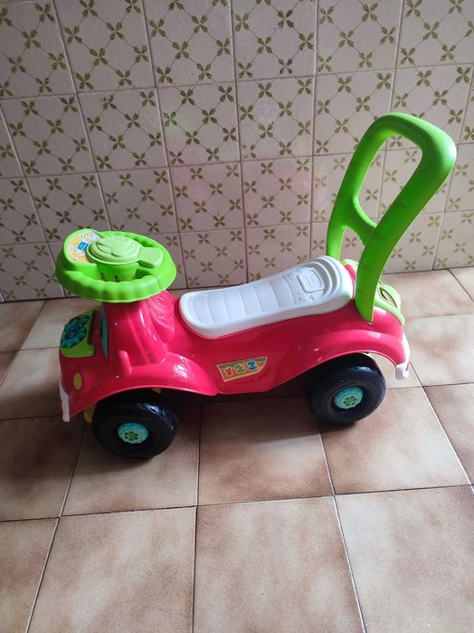 Carro Andador Clementoni
Usado sozinho ou com a ajuda de um adulto