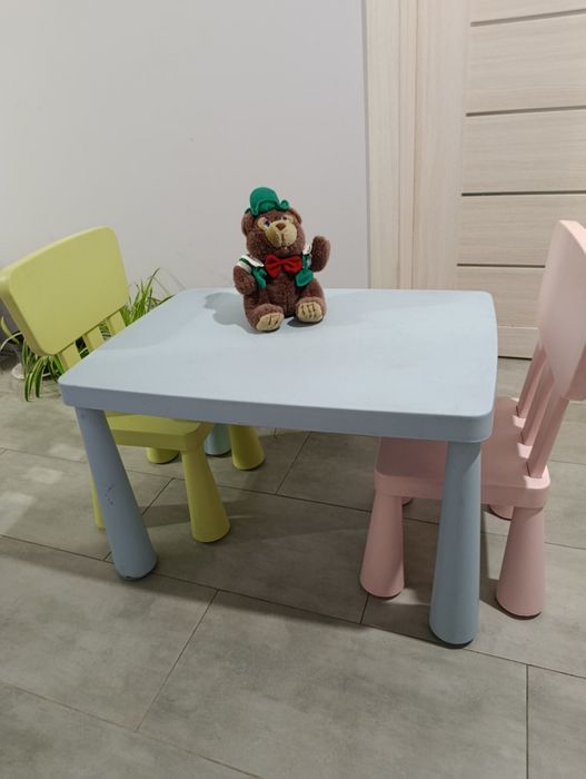 Столик і 2 стільчики IKEA +  подарунок іграшка
