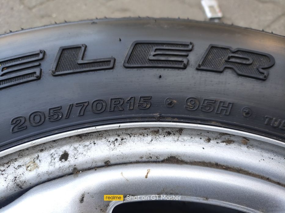 Bridgestone DuelerH/T 684 205/70/15