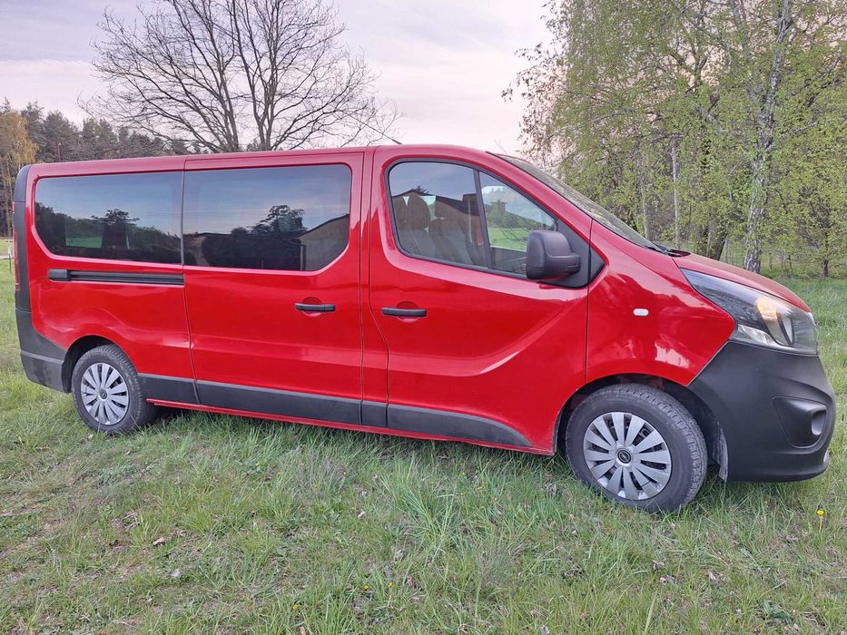Sprzedam Opela Vivaro, Trafic long na 9 osób w bardzo dobrym stanie