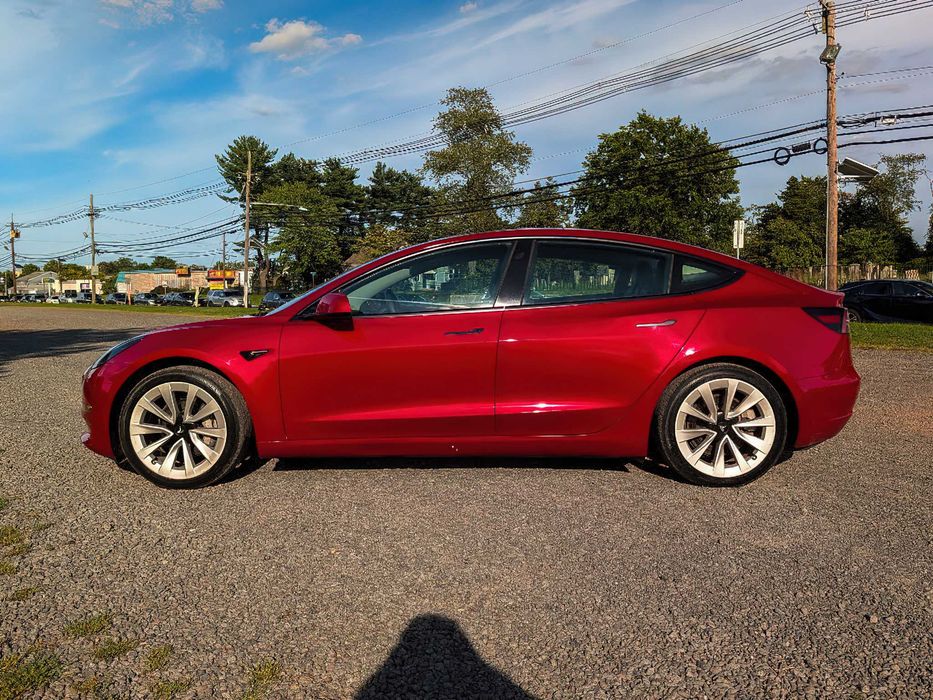Tesla Model 3 Long Range      2022