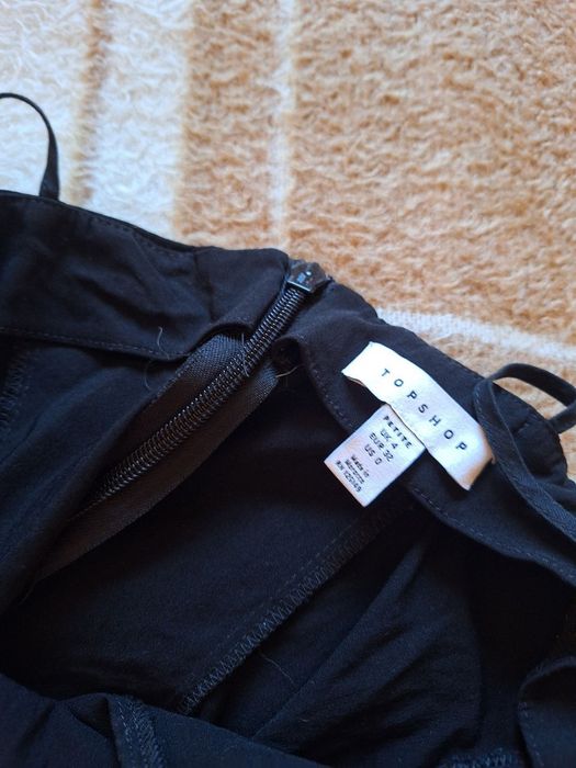 Чорна сукня на бретельках topshop