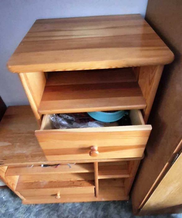 Szafki drewniane, sosnowe