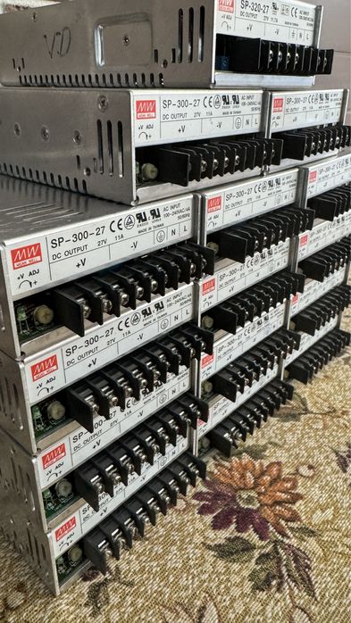 Блоки питания 27 Вольт Mean Well  SP-300-27 с активным охлаждением.