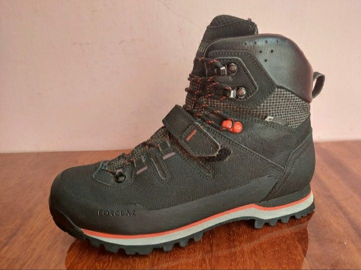 Черевики ботінки мисливські трекінгові фірми quechua  gore tex v