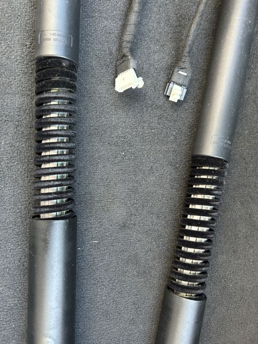 Електропривода  ( амортизатори) багажника  BMW F34                               51247298983 ; 51247298984