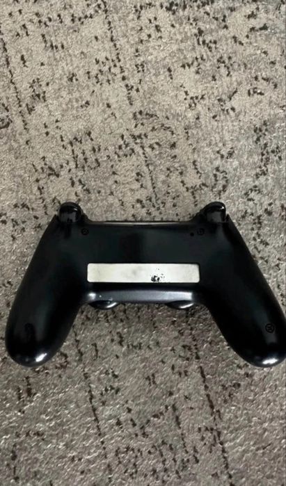 PS4 Slim 1TB + 3 jogos + Comando Original + Cabos