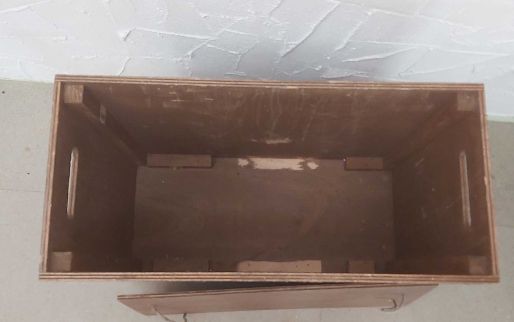 Skrzynia drewniana, pojemnik z przykrywką