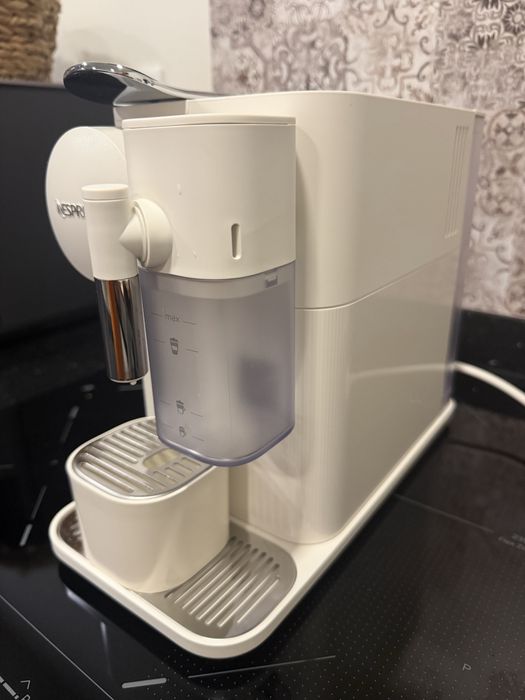 Máquina de Café DELONGHI Nespresso Lattissima One Evo EN510.W Branco